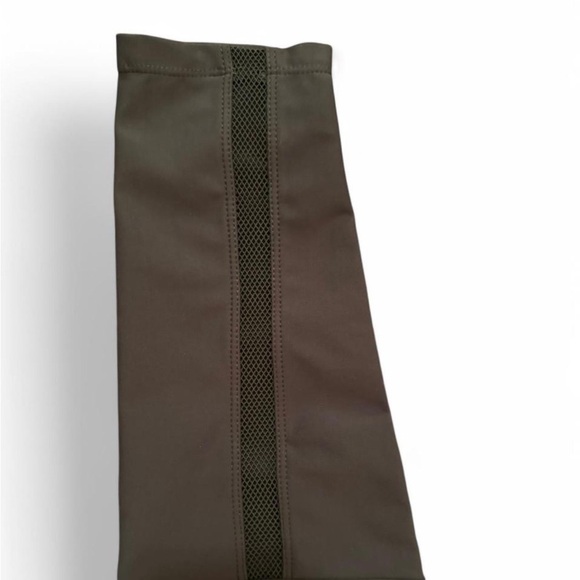 TAG ON - Soul Cycle Leggings - Army Green
Size Small - Picture 4 of 5